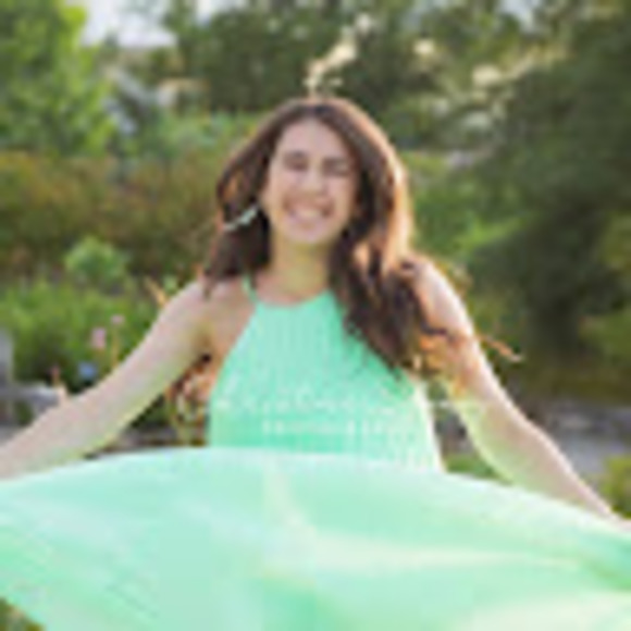 Meet your Posher, Talia - Picture 1 of 1